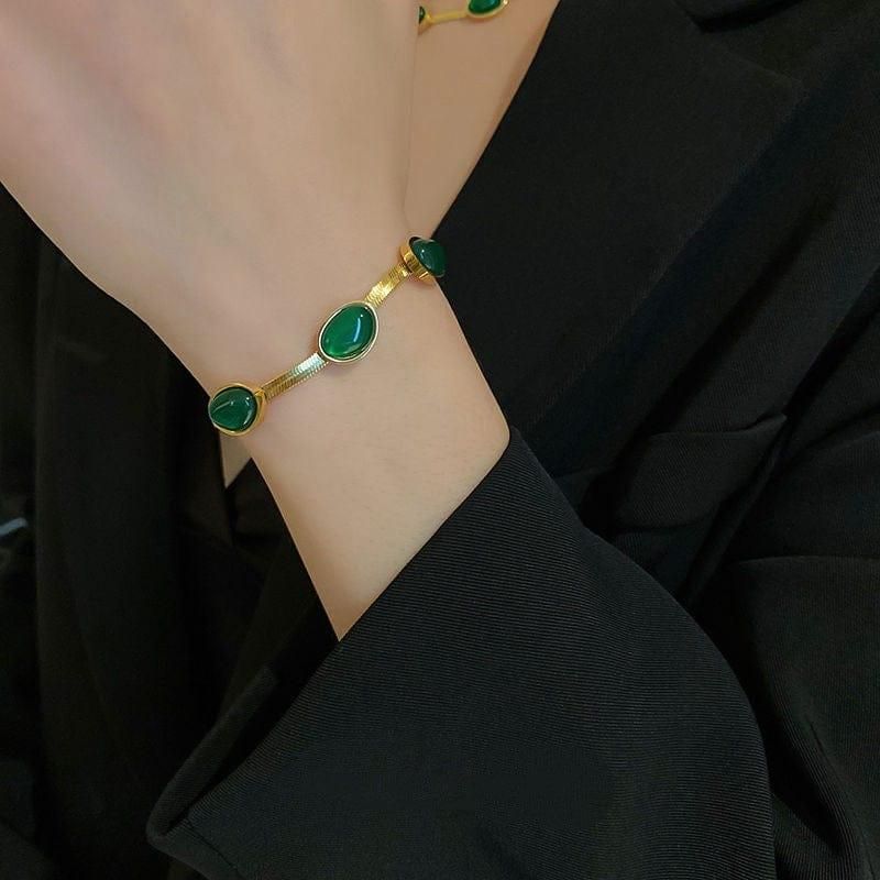 Queen’s Grace Green Pendant Necklace Set with Bracelet 👑✨💚