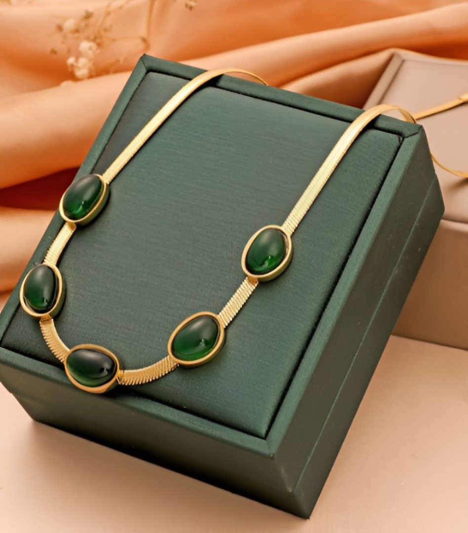 Queen’s Grace Green Pendant Necklace Set with Bracelet 👑✨💚