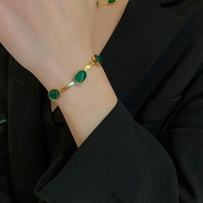 Queen’s Grace Green Pendant Necklace Set with Bracelet 👑✨💚